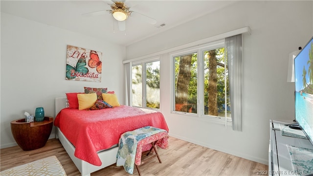 bedroom featuring light hardwood / wood-style floors and ceiling fan