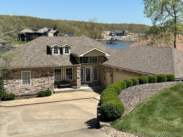 view of front facade featuring a garage