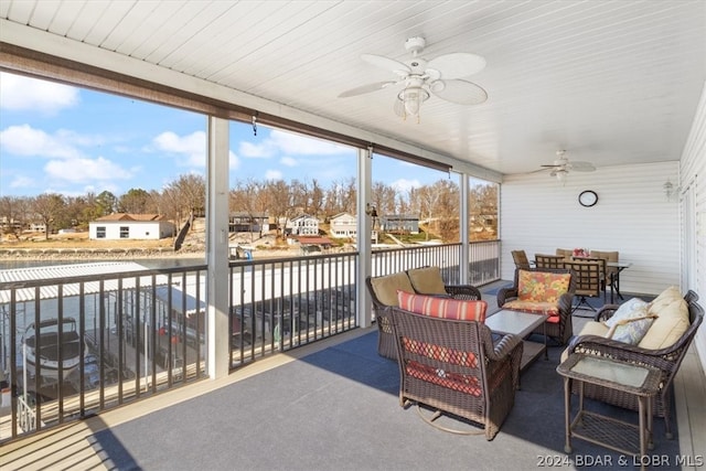 sunroom featuring ceiling fan