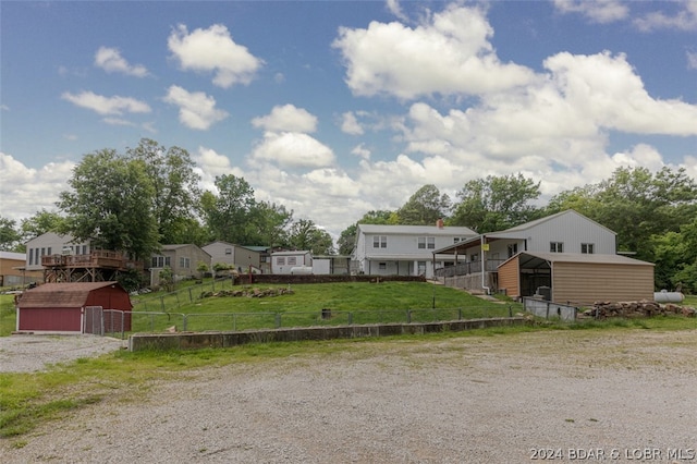 view of front of home featuring a front yard and an outdoor structure