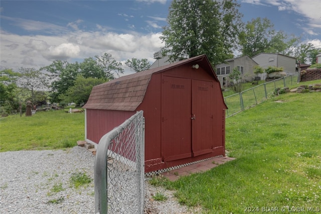 view of outdoor structure featuring a yard