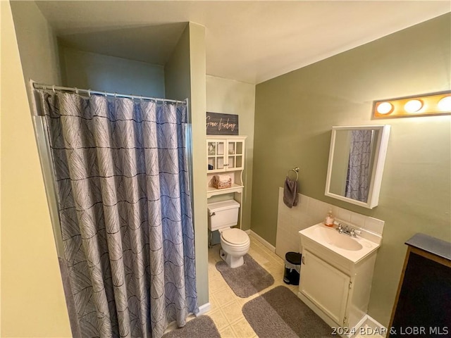 bathroom featuring toilet, vanity, and a shower with curtain