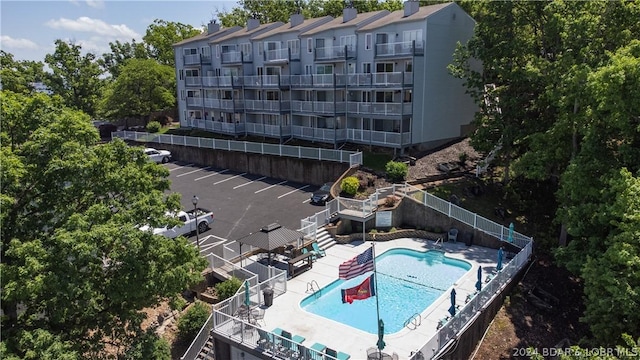 33 Crow Ct Unit 1D, Lake Ozark, MO 65049 - community pool with stairway