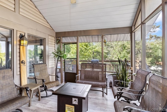 sunroom with vaulted ceiling