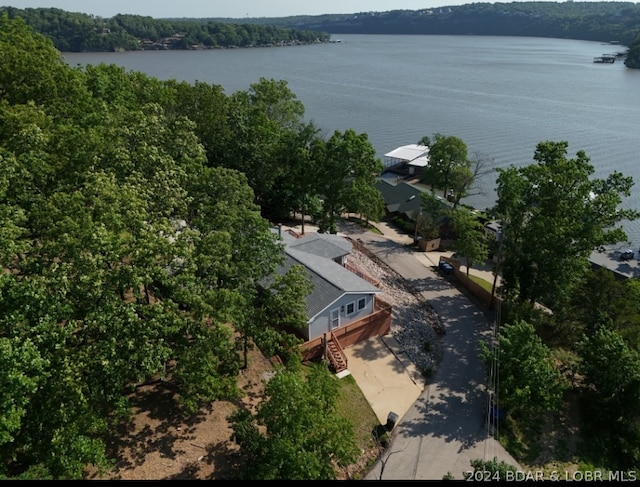 bird's eye view featuring a water view