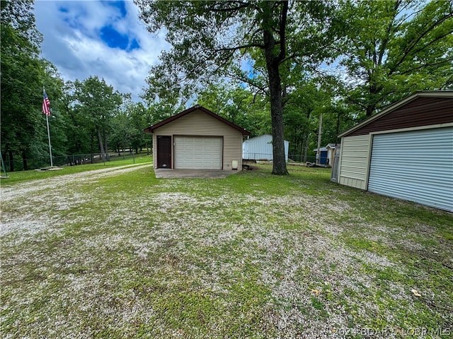 view of yard with an outbuilding and a garage