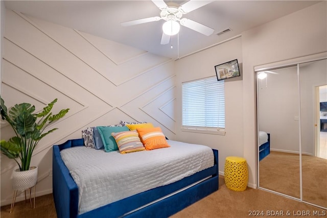 bedroom featuring carpet flooring, ceiling fan, and a closet