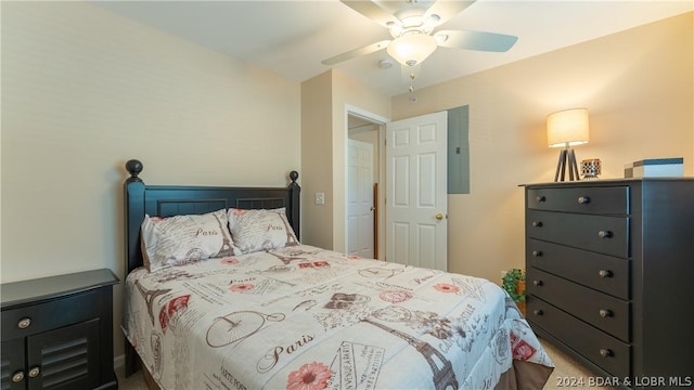 bedroom with ceiling fan