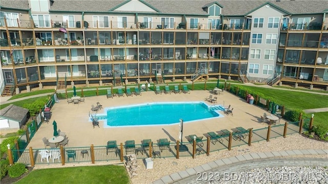 view of swimming pool featuring a patio