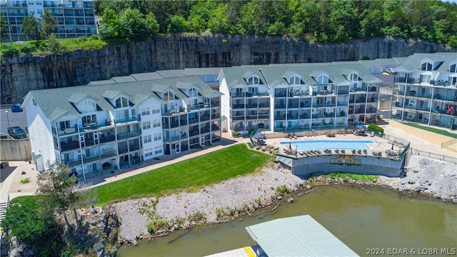 bird's eye view featuring a water view