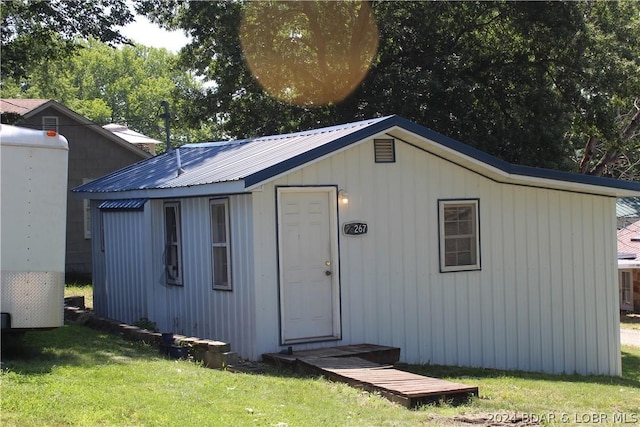 view of outbuilding featuring a lawn