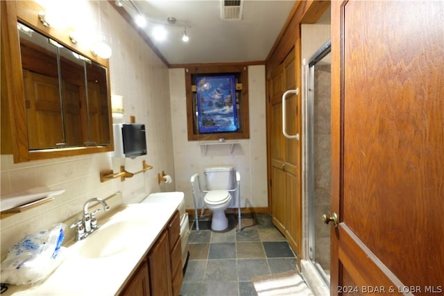 bathroom featuring walk in shower, vanity, toilet, and decorative backsplash