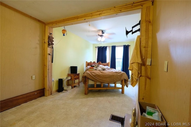 bedroom with ceiling fan