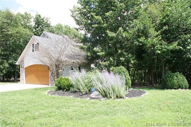 view of front of home with a garage, driveway, and a front yard