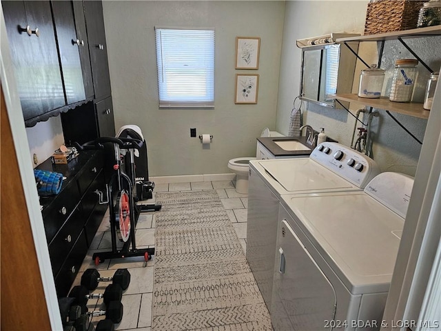 washroom featuring sink, light tile patterned flooring, and independent washer and dryer