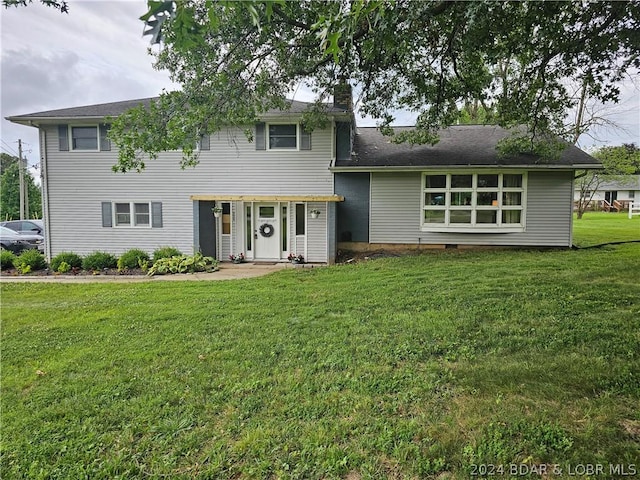 view of front of home with a front lawn