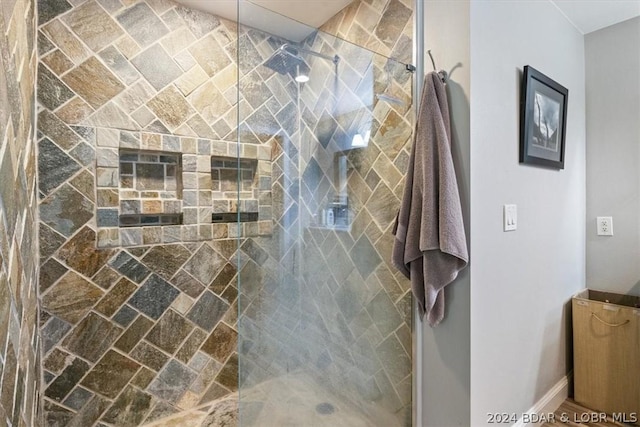 bathroom featuring tiled shower