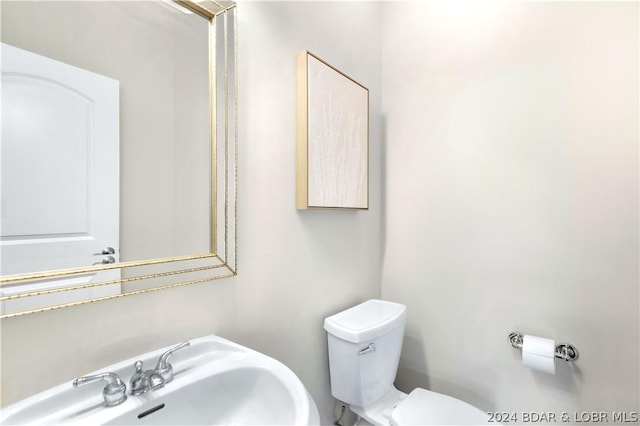 bathroom featuring sink and toilet