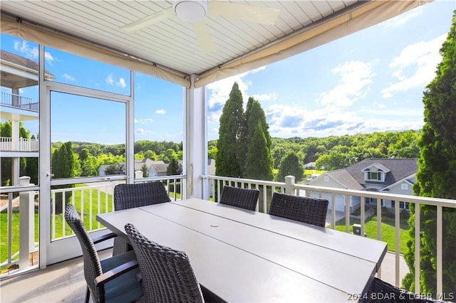 sunroom featuring ceiling fan