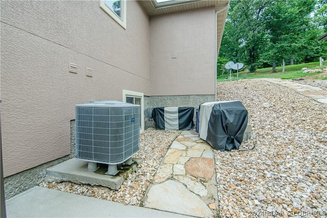 details with a skylight and central air condition unit