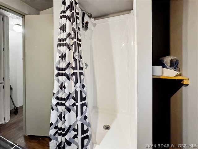 bathroom with curtained shower