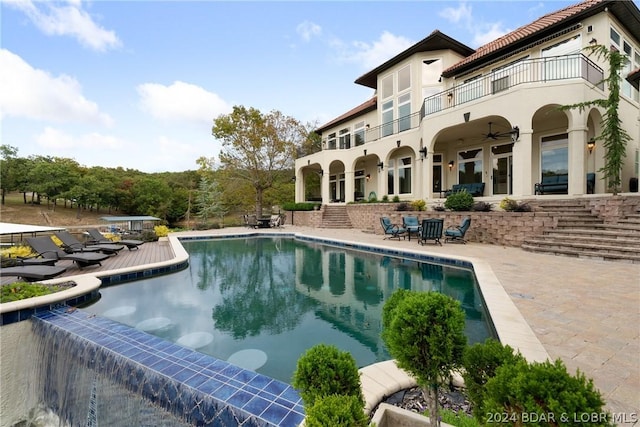 view of pool featuring ceiling fan and a patio area