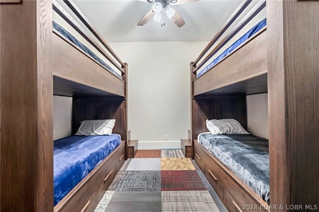 bedroom with ceiling fan and a barn door