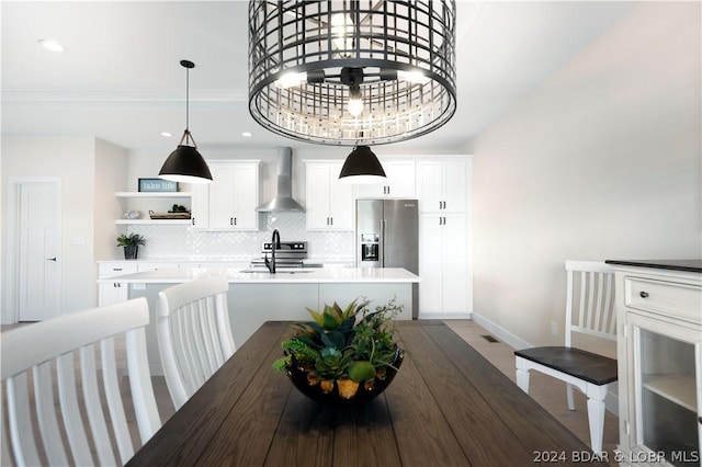 dining area with recessed lighting, a towering ceiling, and baseboards