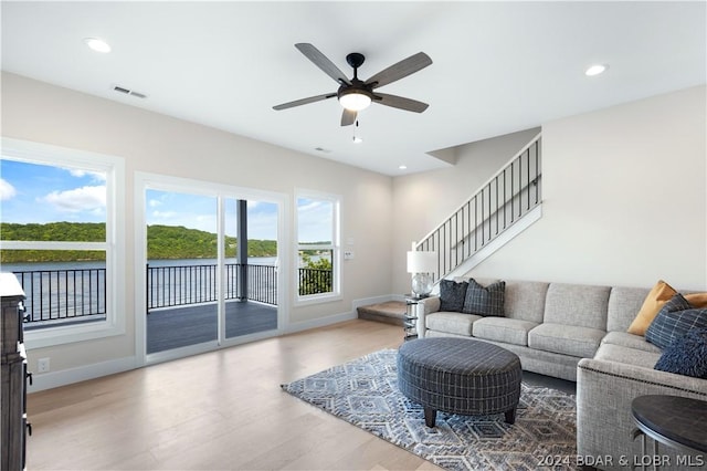 living room with baseboards, visible vents, wood finished floors, and recessed lighting