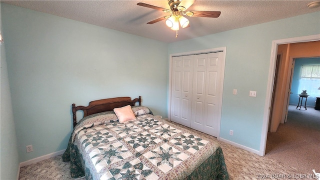 bedroom featuring ceiling fan, a closet, a textured ceiling, and carpet