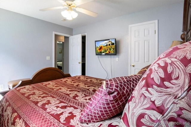 bedroom with ceiling fan