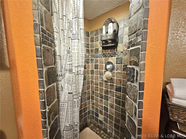 bathroom featuring a textured ceiling