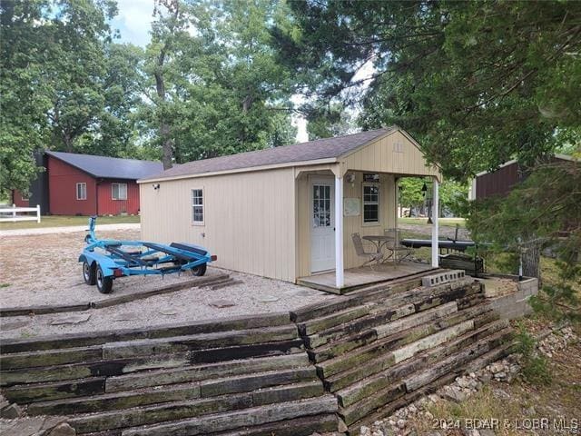 view of outdoor structure featuring an outdoor structure