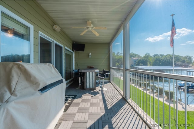 balcony with area for grilling and ceiling fan