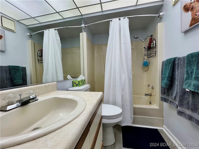 full bathroom featuring vanity, toilet, and shower / bath combo