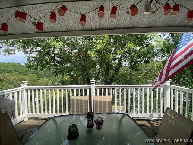 exterior space with ceiling fan