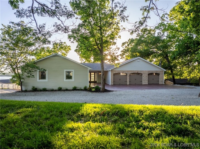 single story home featuring a garage