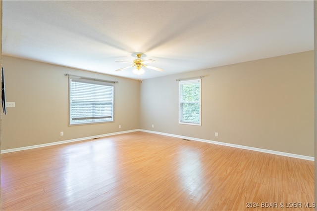 unfurnished room featuring light hardwood / wood-style flooring and ceiling fan