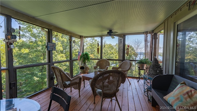 sunroom / solarium with ceiling fan