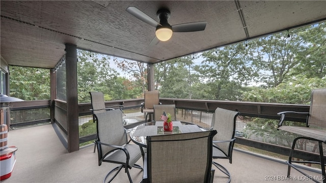 sunroom / solarium with ceiling fan