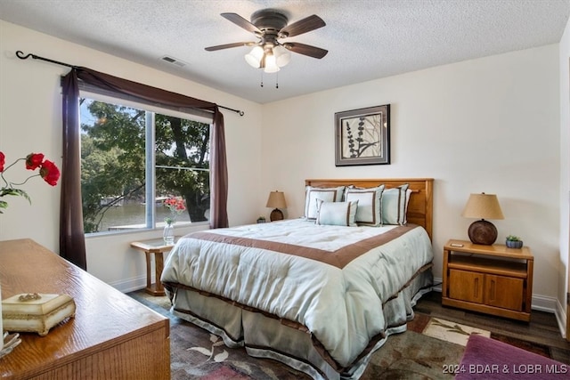 bedroom featuring a textured ceiling, ceiling fan, and hardwood / wood-style floors