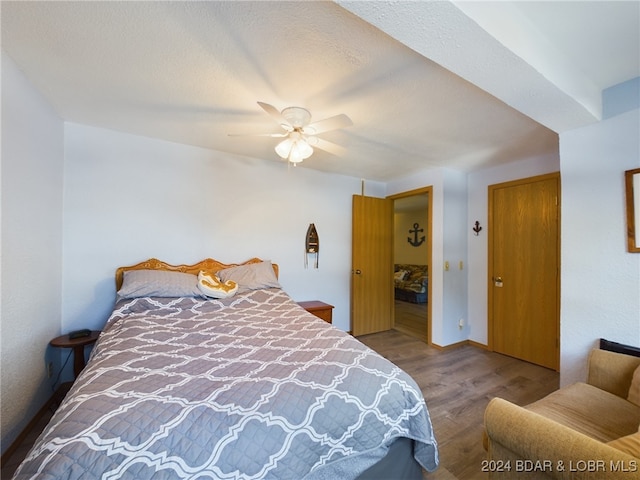 bedroom featuring a textured ceiling, hardwood / wood-style flooring, and ceiling fan