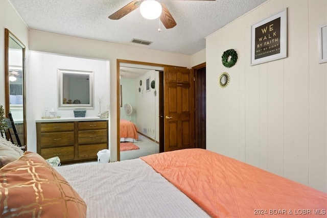 bedroom featuring ceiling fan and a textured ceiling