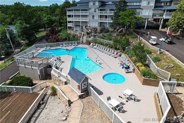 view of swimming pool featuring a patio