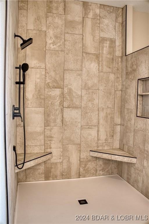 room details featuring a tile shower