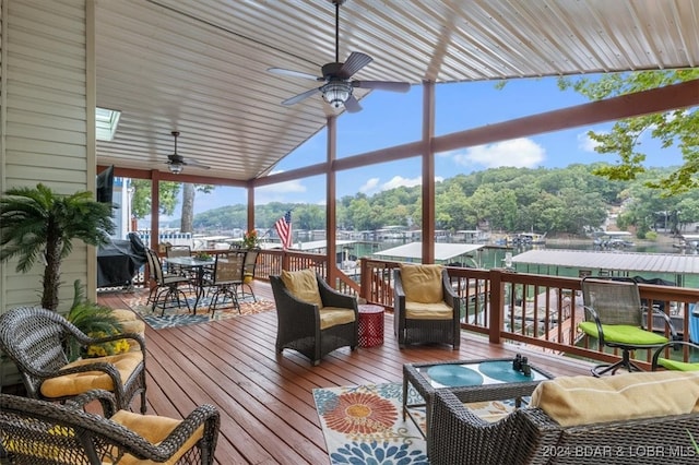 sunroom with lofted ceiling and ceiling fan