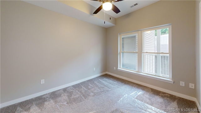 carpeted empty room featuring ceiling fan