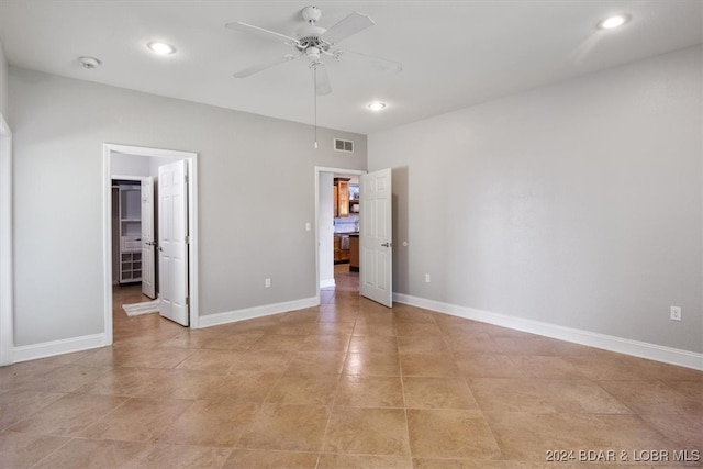 empty room featuring ceiling fan