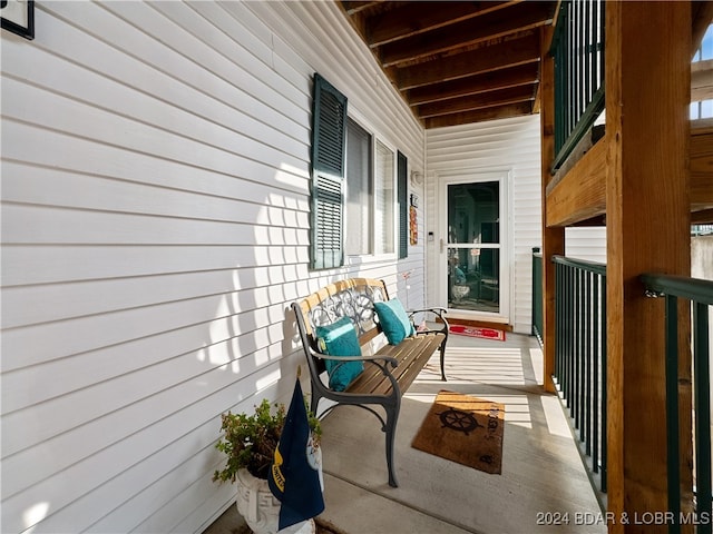 balcony featuring covered porch