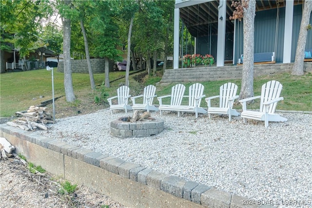 view of yard featuring an outdoor fire pit